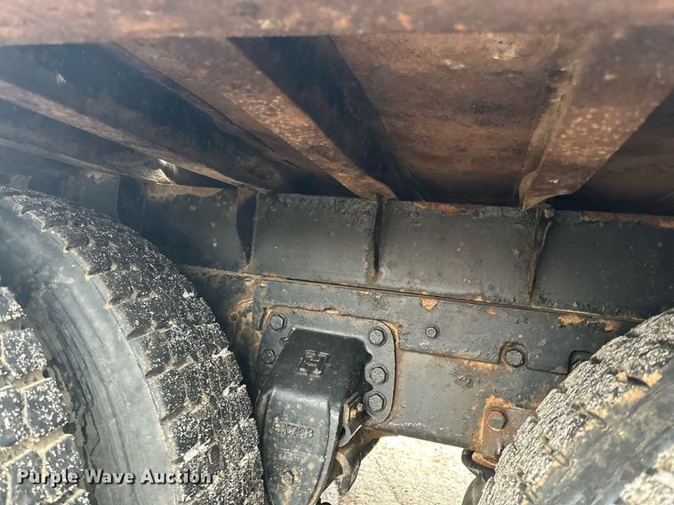 image for item LO9477 1993 Ford Aeromax L9000 dump truck