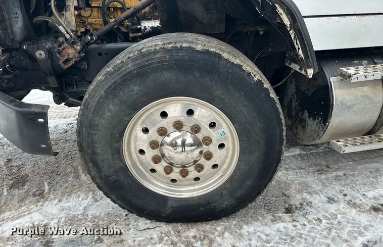 image for item LO9477 1993 Ford Aeromax L9000 dump truck