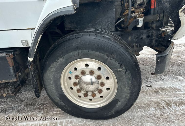 image for item LO9477 1993 Ford Aeromax L9000 dump truck