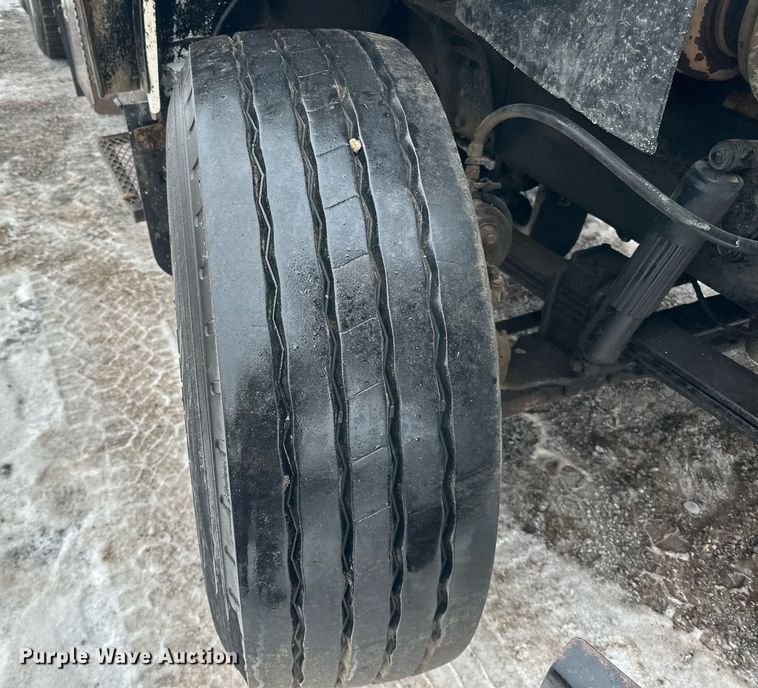 image for item LO9477 1993 Ford Aeromax L9000 dump truck