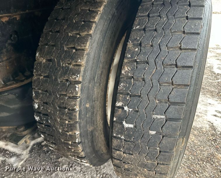 image for item LO9477 1993 Ford Aeromax L9000 dump truck