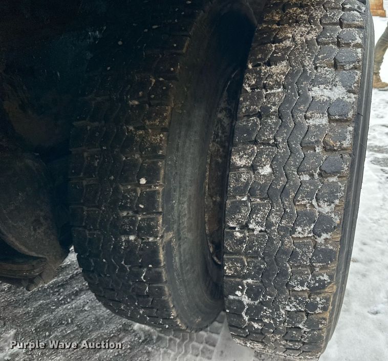 image for item LO9477 1993 Ford Aeromax L9000 dump truck