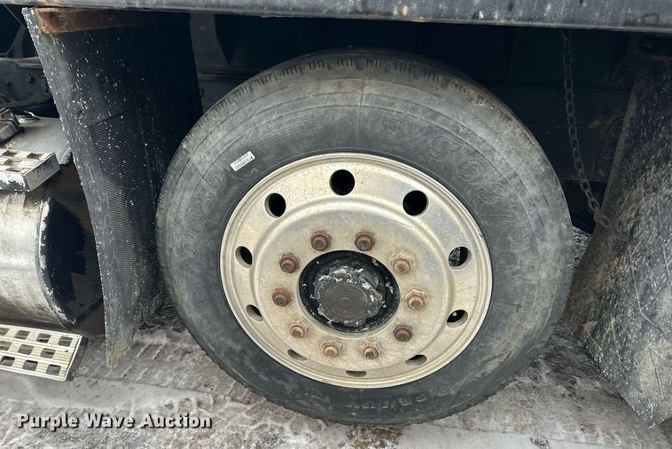 image for item LO9477 1993 Ford Aeromax L9000 dump truck