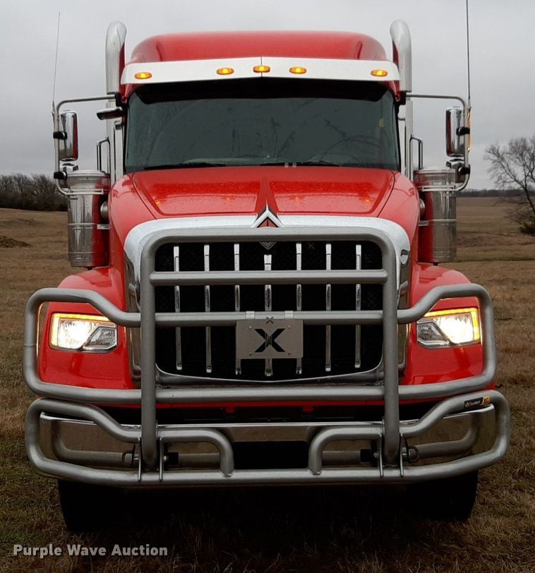 image for item LY9025 2020 International HX620 semi truck