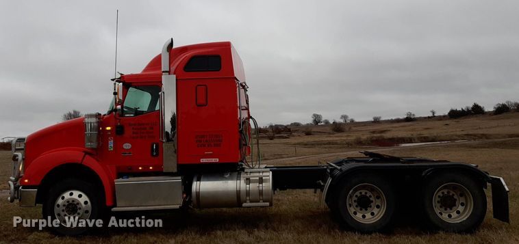 image for item LY9025 2020 International HX620 semi truck