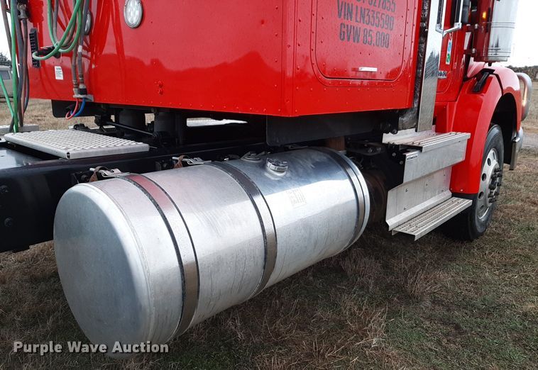 image for item LY9025 2020 International HX620 semi truck