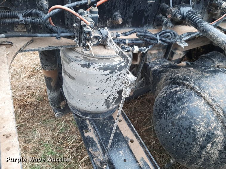 image for item LY9025 2020 International HX620 semi truck