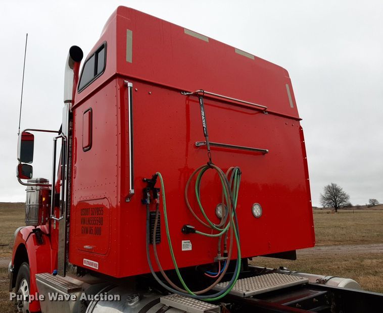 image for item LY9025 2020 International HX620 semi truck