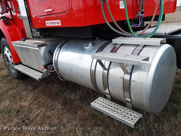 image for item LY9025 2020 International HX620 semi truck