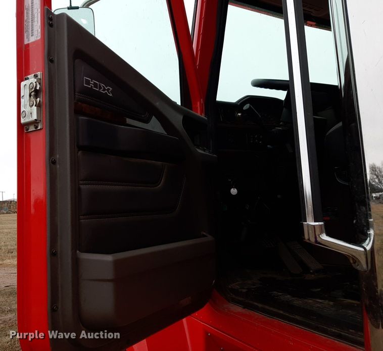 image for item LY9025 2020 International HX620 semi truck