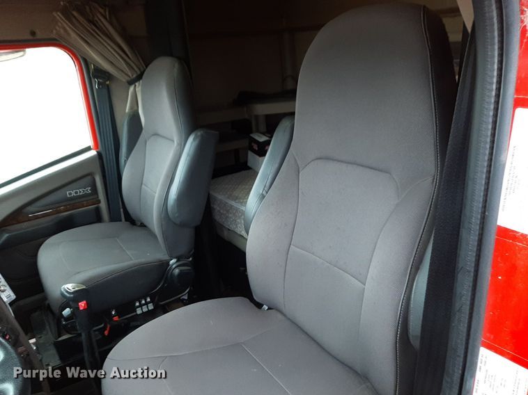 image for item LY9025 2020 International HX620 semi truck