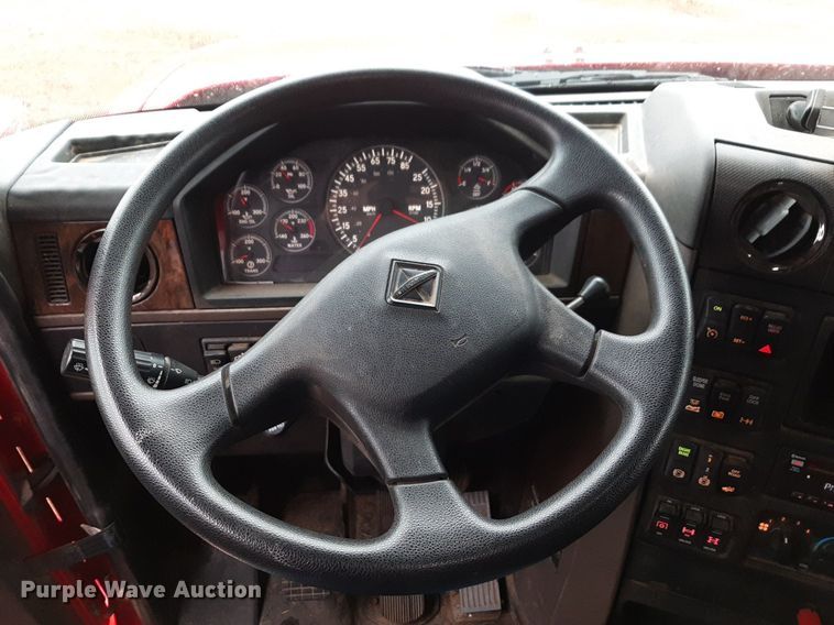 image for item LY9025 2020 International HX620 semi truck