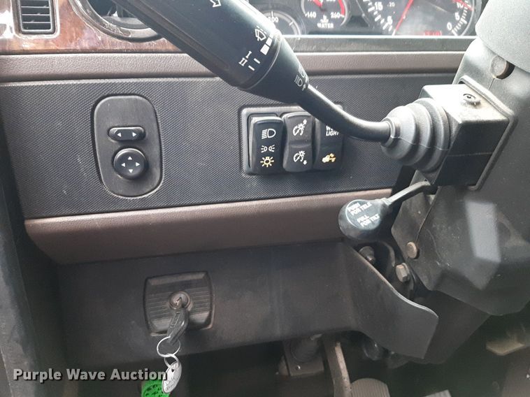 image for item LY9025 2020 International HX620 semi truck