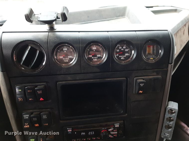 image for item LY9025 2020 International HX620 semi truck