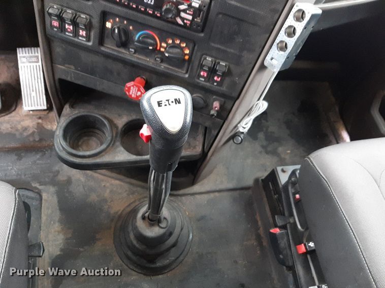 image for item LY9025 2020 International HX620 semi truck