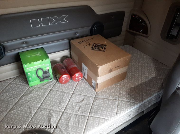 image for item LY9025 2020 International HX620 semi truck