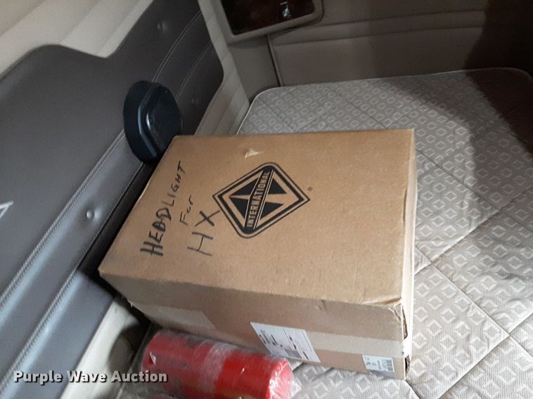 image for item LY9025 2020 International HX620 semi truck