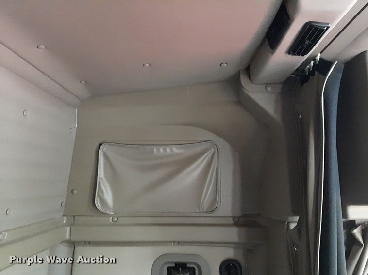 image for item LY9025 2020 International HX620 semi truck