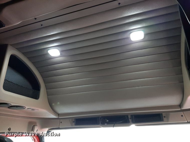 image for item LY9025 2020 International HX620 semi truck