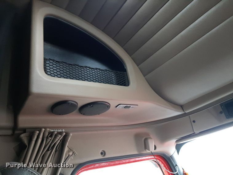 image for item LY9025 2020 International HX620 semi truck