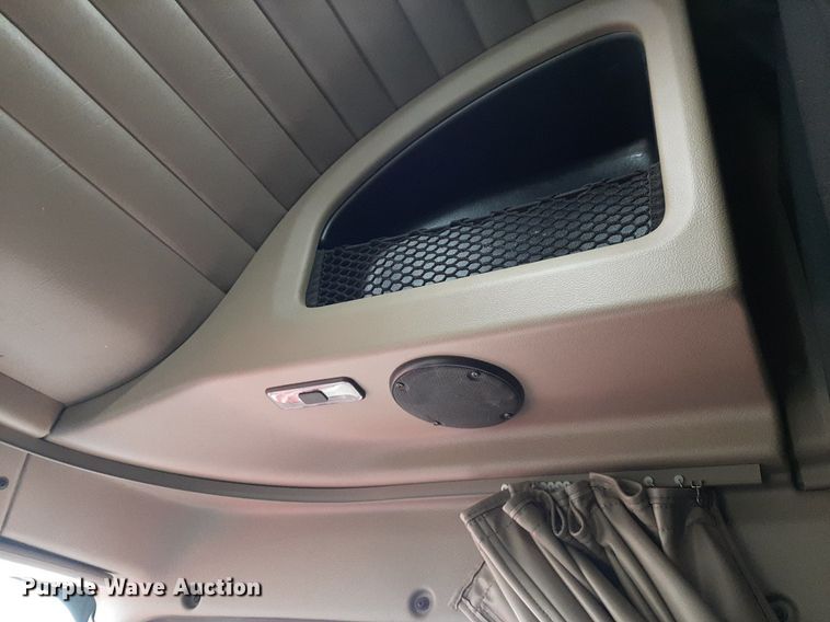 image for item LY9025 2020 International HX620 semi truck