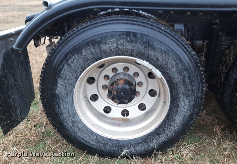 image for item LY9025 2020 International HX620 semi truck