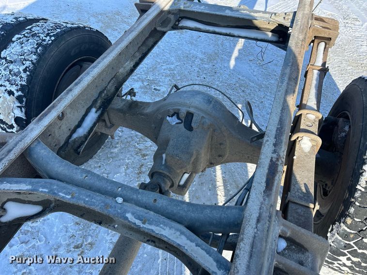 image for item MO9143 1999 International 4700 truck cab and chassis