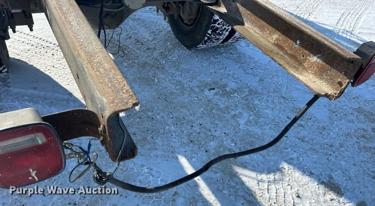 image for item MO9143 1999 International 4700 truck cab and chassis