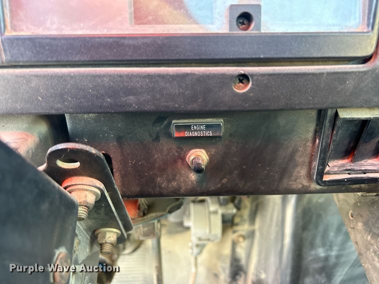 image for item MO9143 1999 International 4700 truck cab and chassis