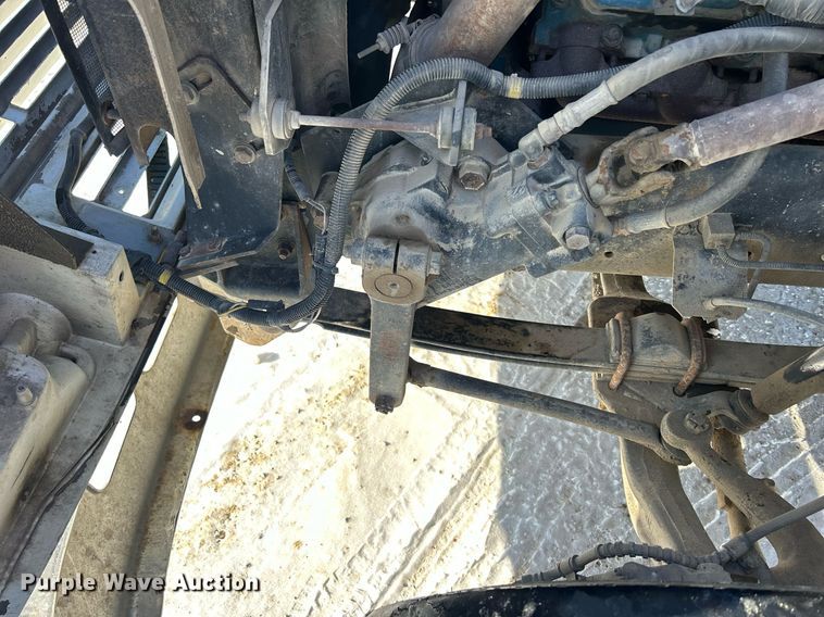 image for item MO9143 1999 International 4700 truck cab and chassis