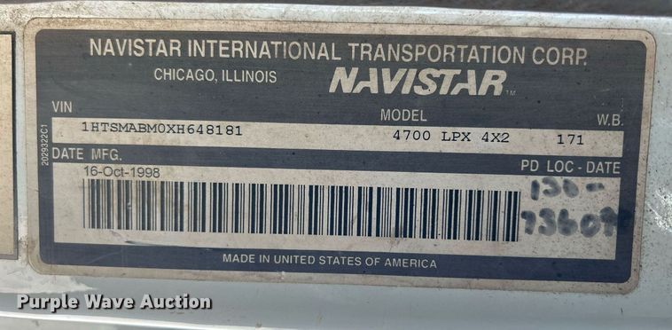 image for item MO9143 1999 International 4700 truck cab and chassis