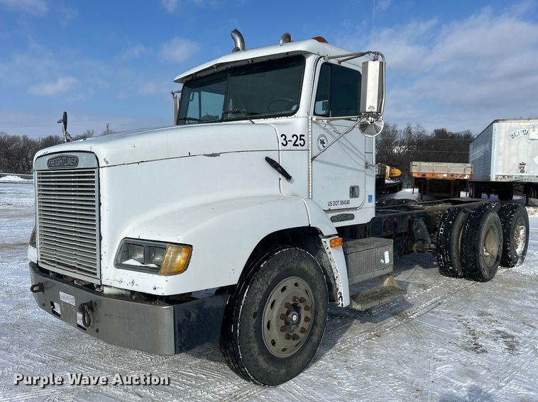 image for item MO9149 1994 Freightliner FLD112 truck cab and chassis