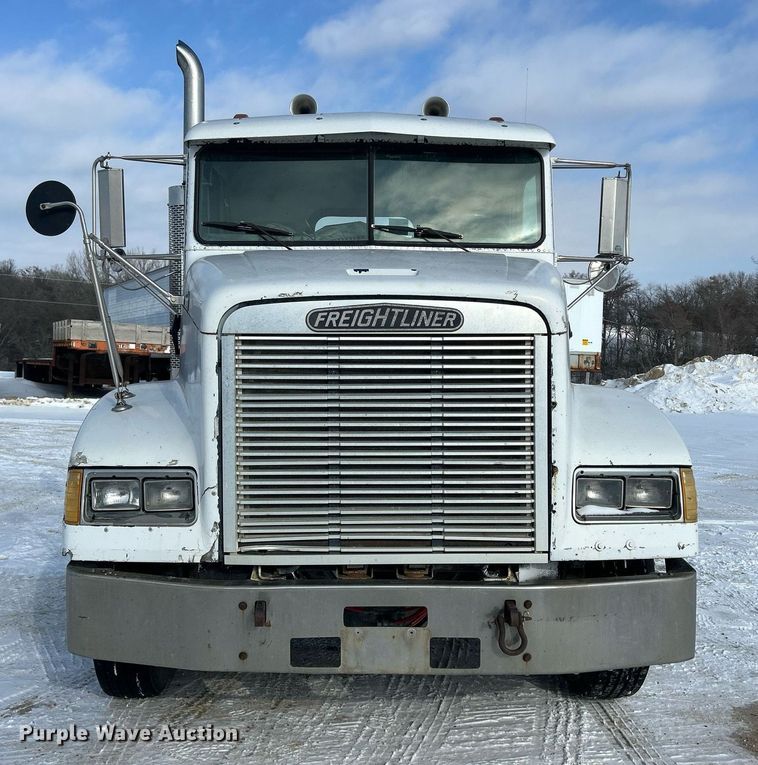 image for item MO9149 1994 Freightliner FLD112 truck cab and chassis
