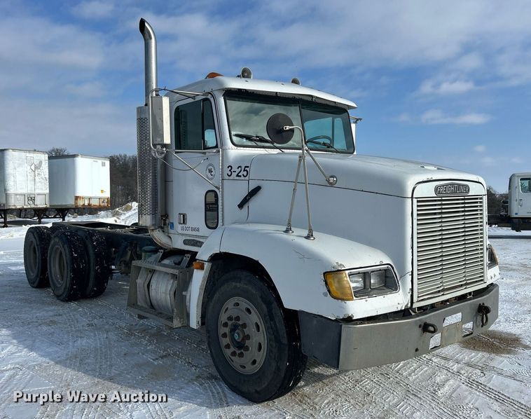 image for item MO9149 1994 Freightliner FLD112 truck cab and chassis