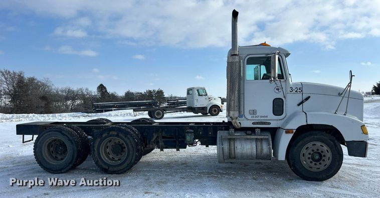 image for item MO9149 1994 Freightliner FLD112 truck cab and chassis