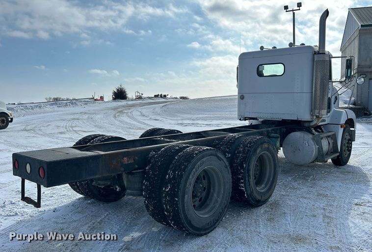 image for item MO9149 1994 Freightliner FLD112 truck cab and chassis