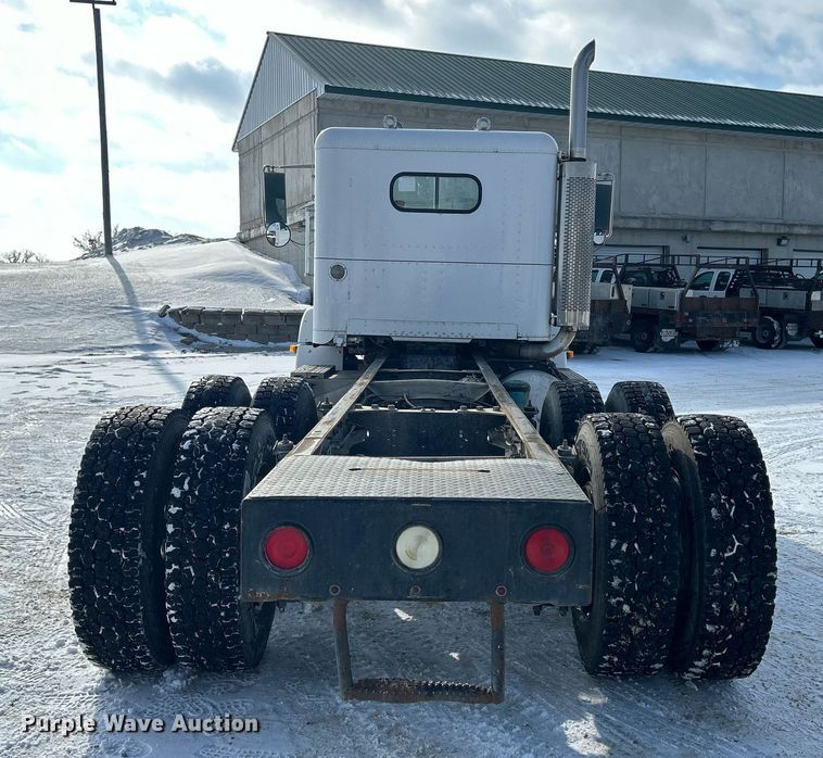 image for item MO9149 1994 Freightliner FLD112 truck cab and chassis