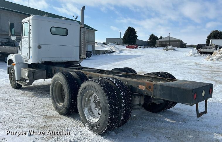 image for item MO9149 1994 Freightliner FLD112 truck cab and chassis