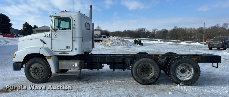 image for item MO9149 1994 Freightliner FLD112 truck cab and chassis