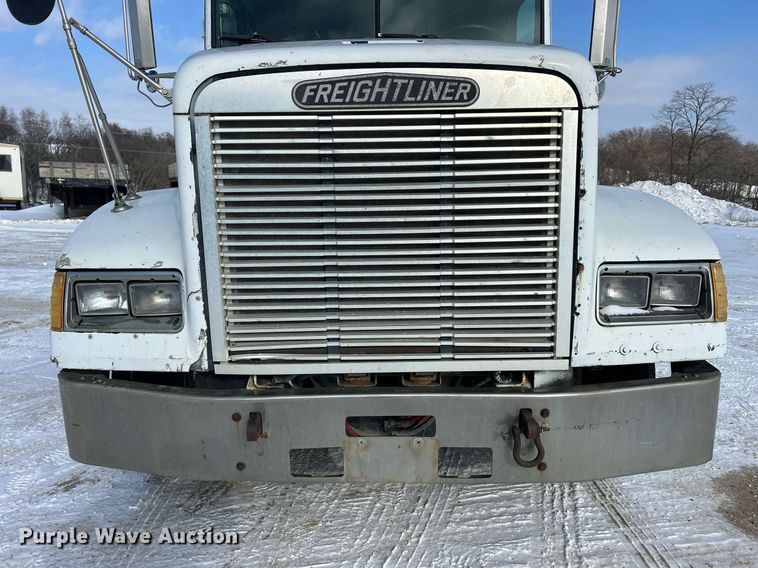 image for item MO9149 1994 Freightliner FLD112 truck cab and chassis