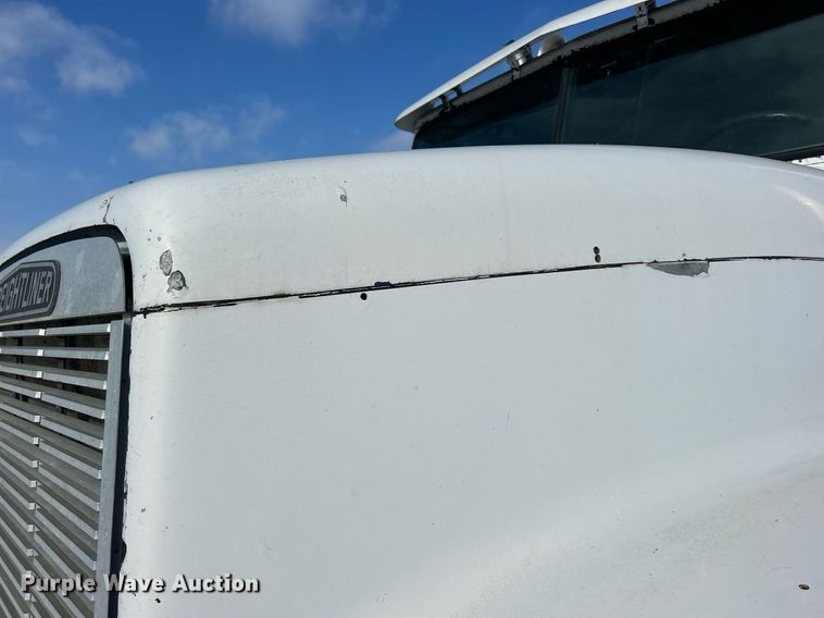 image for item MO9149 1994 Freightliner FLD112 truck cab and chassis