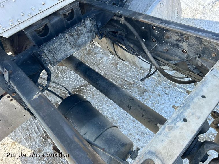 image for item MO9149 1994 Freightliner FLD112 truck cab and chassis