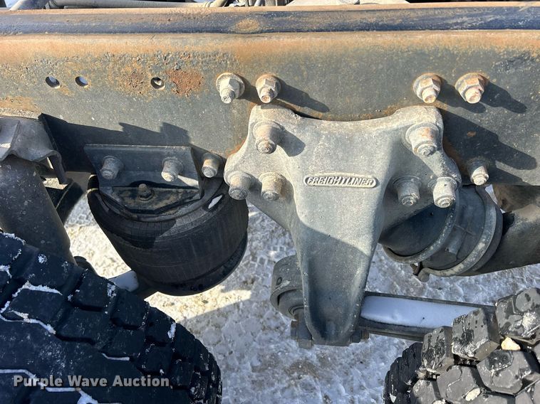 image for item MO9149 1994 Freightliner FLD112 truck cab and chassis