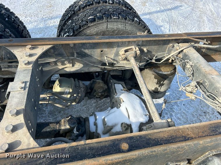 image for item MO9149 1994 Freightliner FLD112 truck cab and chassis