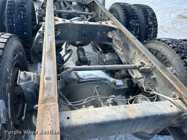 image for item MO9149 1994 Freightliner FLD112 truck cab and chassis