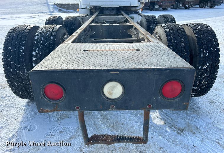 image for item MO9149 1994 Freightliner FLD112 truck cab and chassis