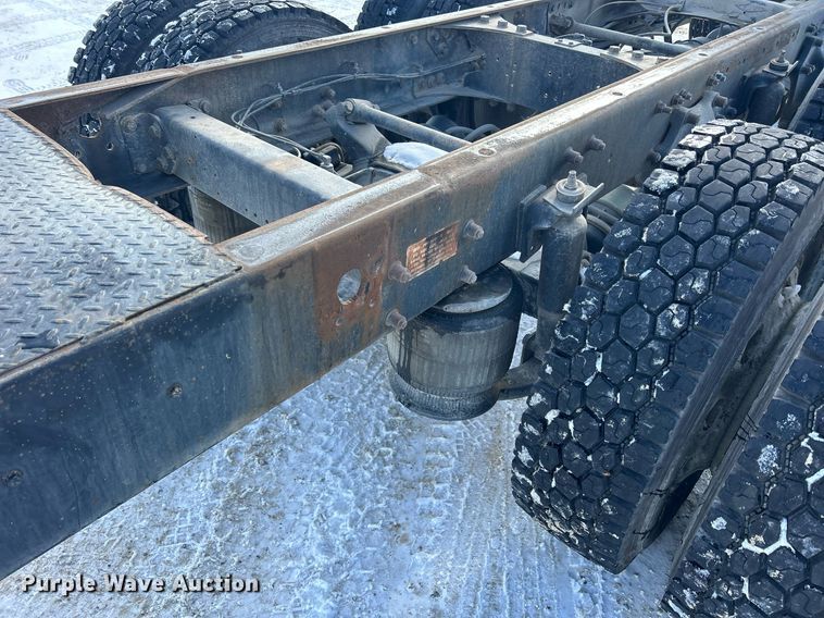 image for item MO9149 1994 Freightliner FLD112 truck cab and chassis