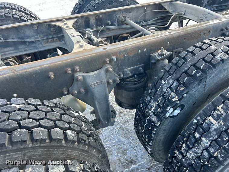 image for item MO9149 1994 Freightliner FLD112 truck cab and chassis