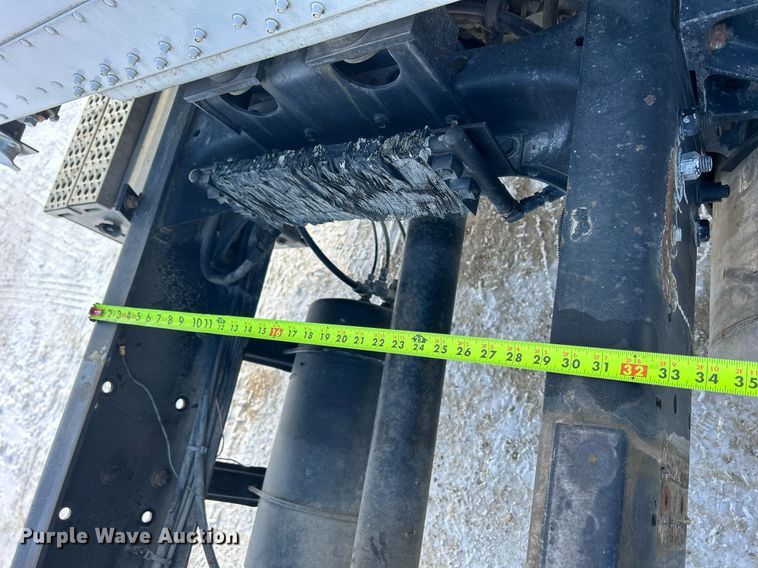 image for item MO9149 1994 Freightliner FLD112 truck cab and chassis