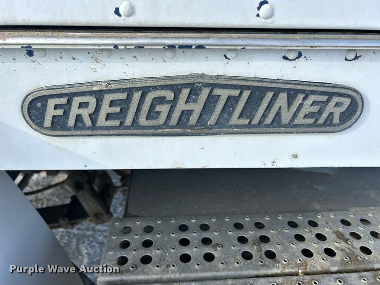 image for item MO9149 1994 Freightliner FLD112 truck cab and chassis